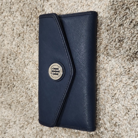 Like New Navy Tommy Hilfiger wallet - Picture 1 of 5